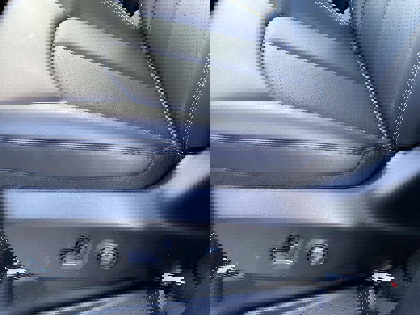 New 2026 Chrysler Voyager LX image 10