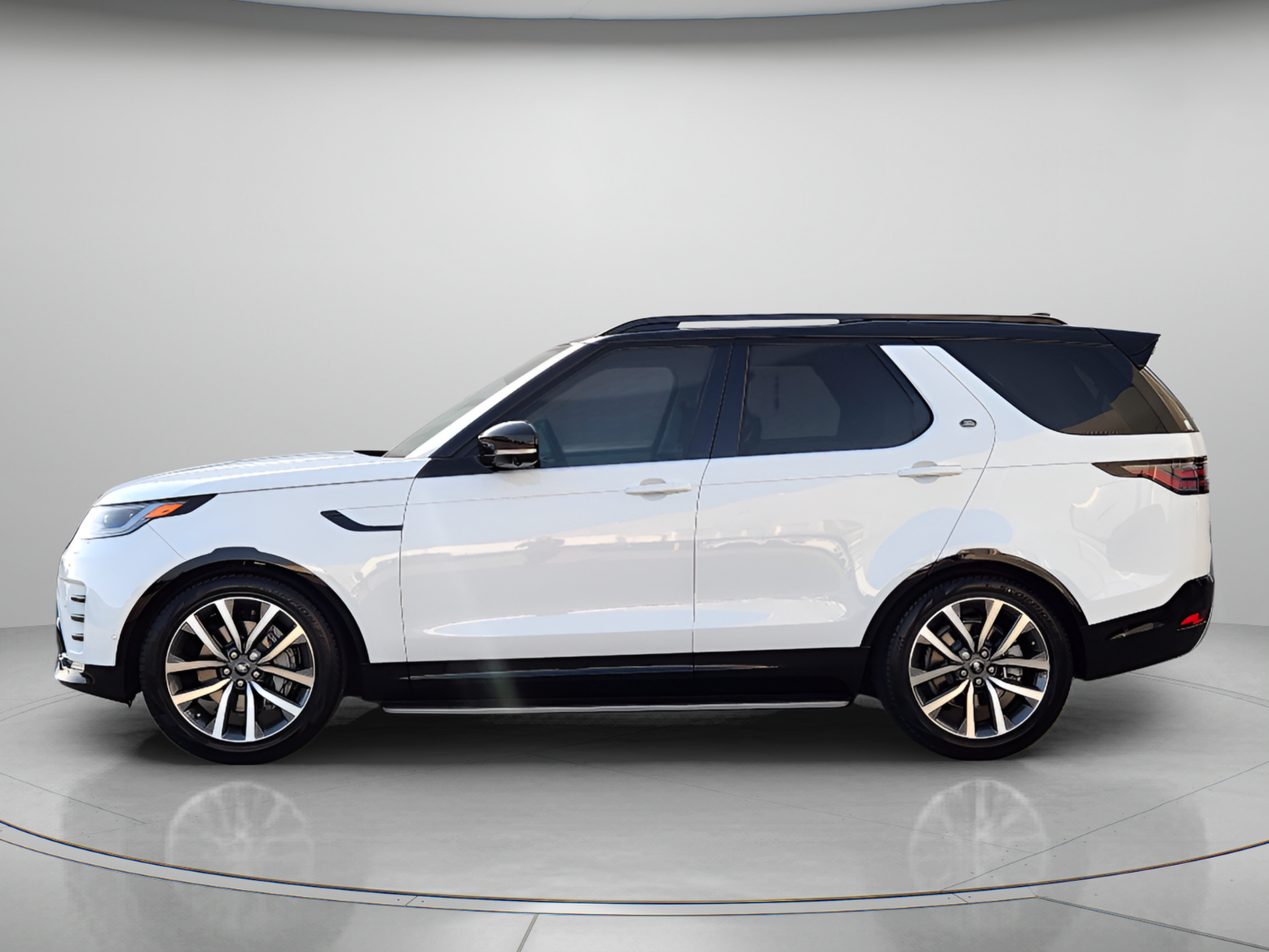 New 2026 Land Rover Discovery Dynamic SE AWD/4WD image 2