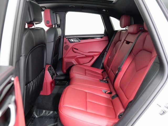 Used 2025 Porsche Macan image 24
