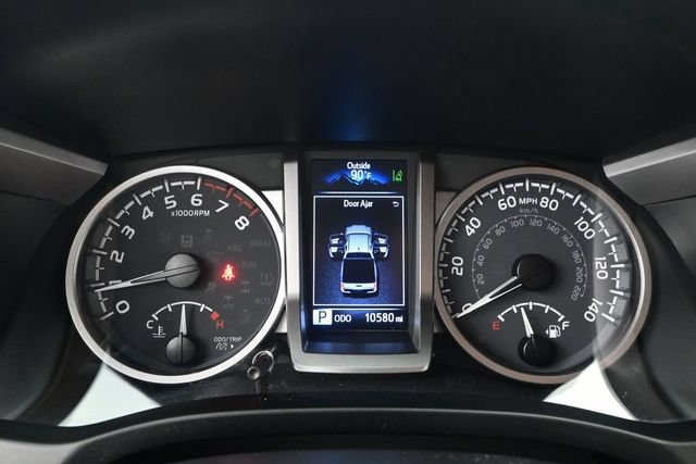 Used 2022 Toyota Tacoma SR5 AWD/4WD image 10
