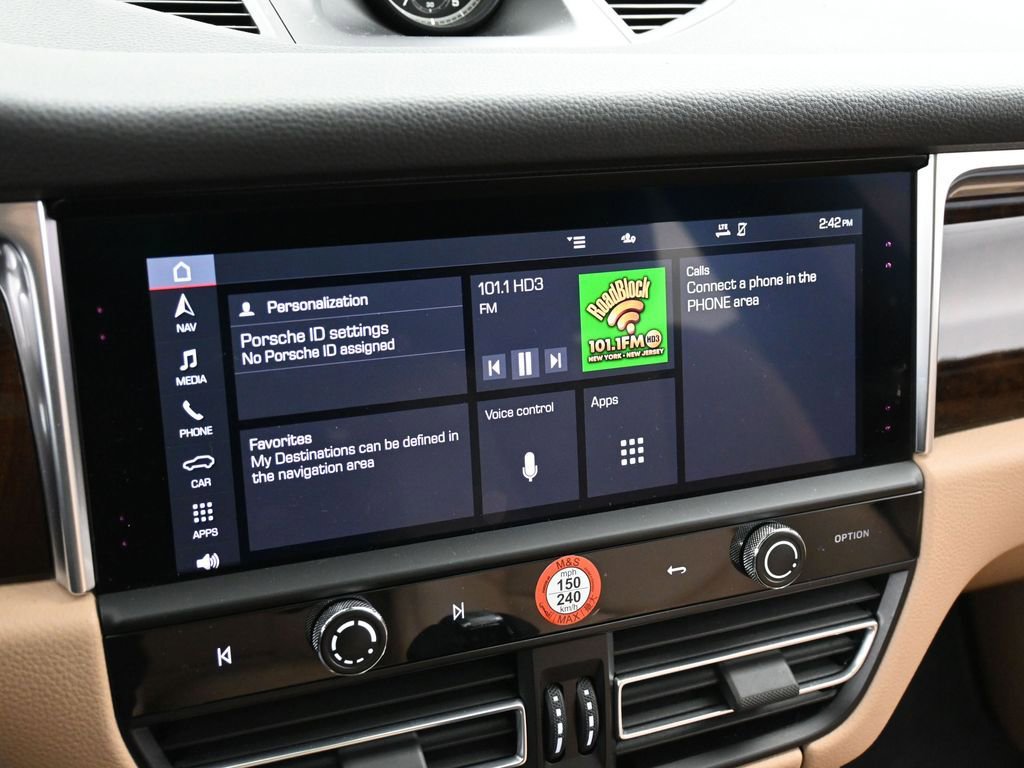 Certified 2022 Porsche Macan image 20