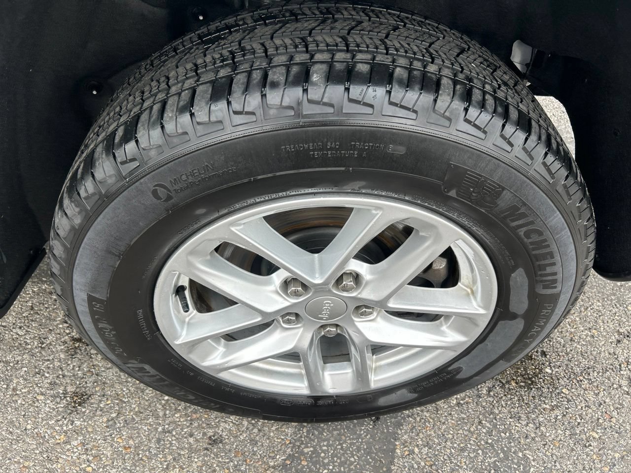 Used 2025 Jeep Grand Cherokee L Laredo RWD image 11