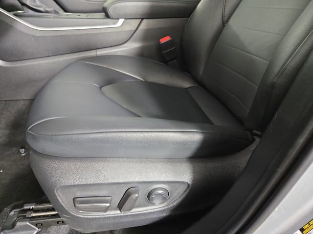 Used 2025 Toyota Highlander XLE AWD/4WD image 31