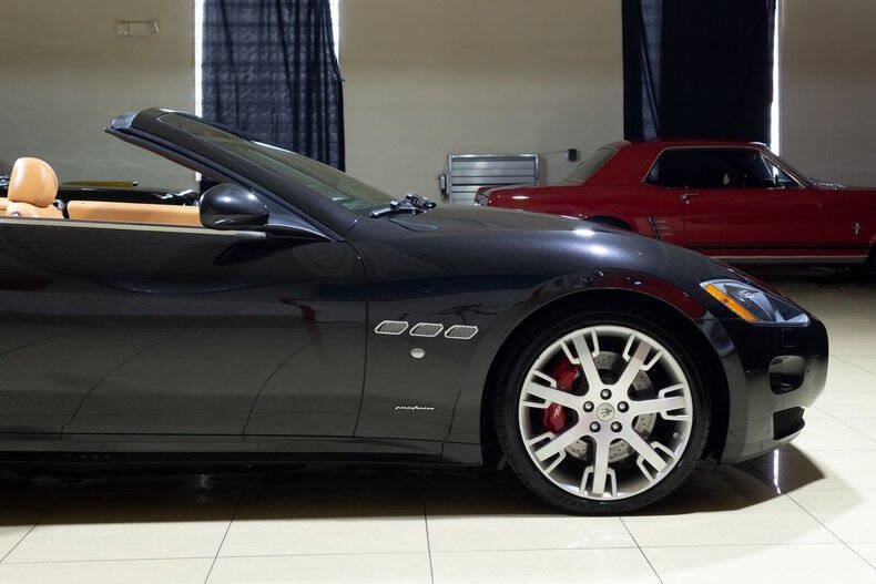 Used 2015 Maserati GranTurismo Convertible RWD image 27