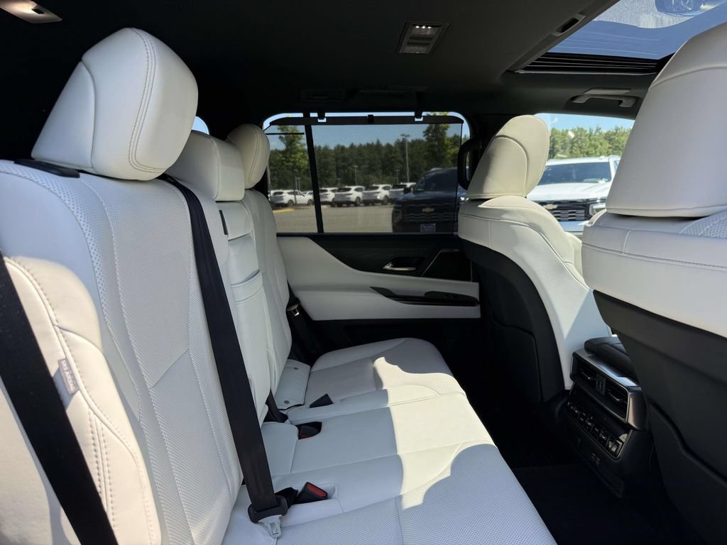 Used 2025 Lexus LX 600 4WD w/ Accessory Package (2T) image 16