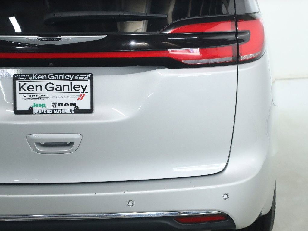 Used 2024 Chrysler Pacifica Touring-L FWD image 42