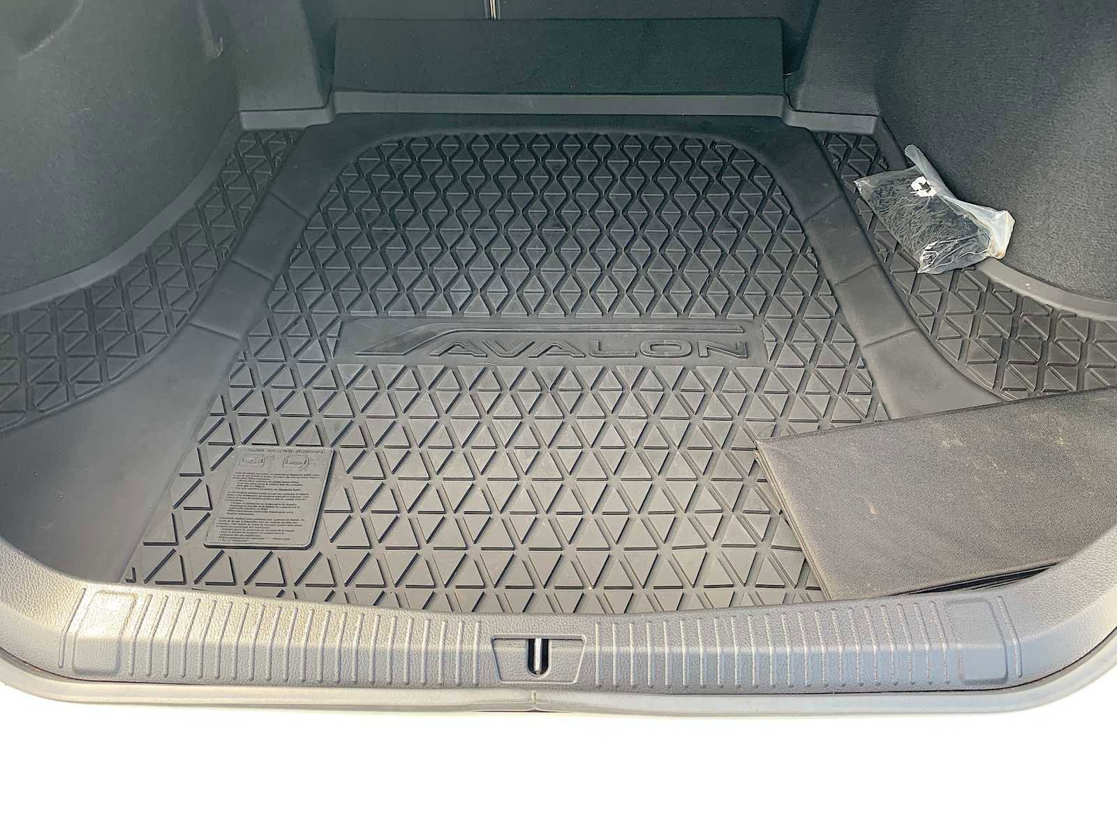 Used 2021 Toyota Avalon XLE w/ Moonroof Package image 25