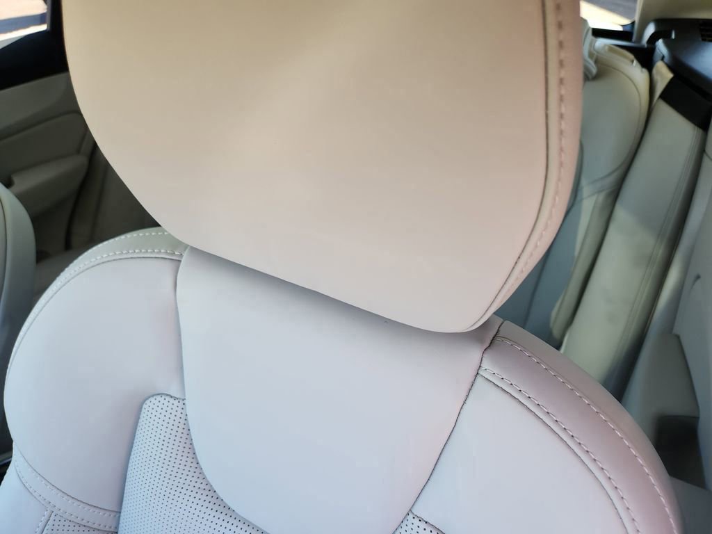 New 2026 Volvo XC60 B5 Ultra w/ Climate Package PRO image 5