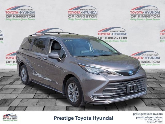 Used 2022 Toyota Sienna XLE AWD/4WD image 1