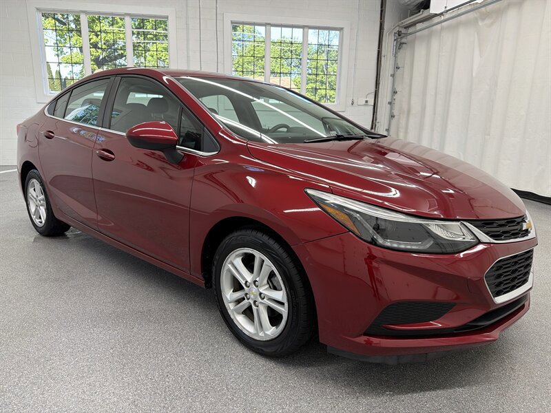 Used 2017 Chevrolet Cruze LT w/ Convenience Package FWD image 3