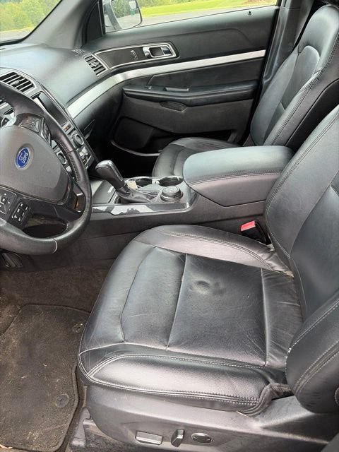 Used 2016 Ford Explorer XLT w/ Equipment Group 202A AWD/4WD image 13