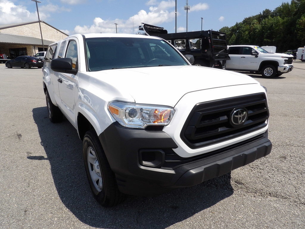 Used 2023 Toyota Tacoma SR RWD image 11