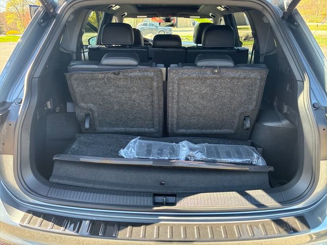 Used 2024 Volkswagen Tiguan SE R-Line FWD image 22