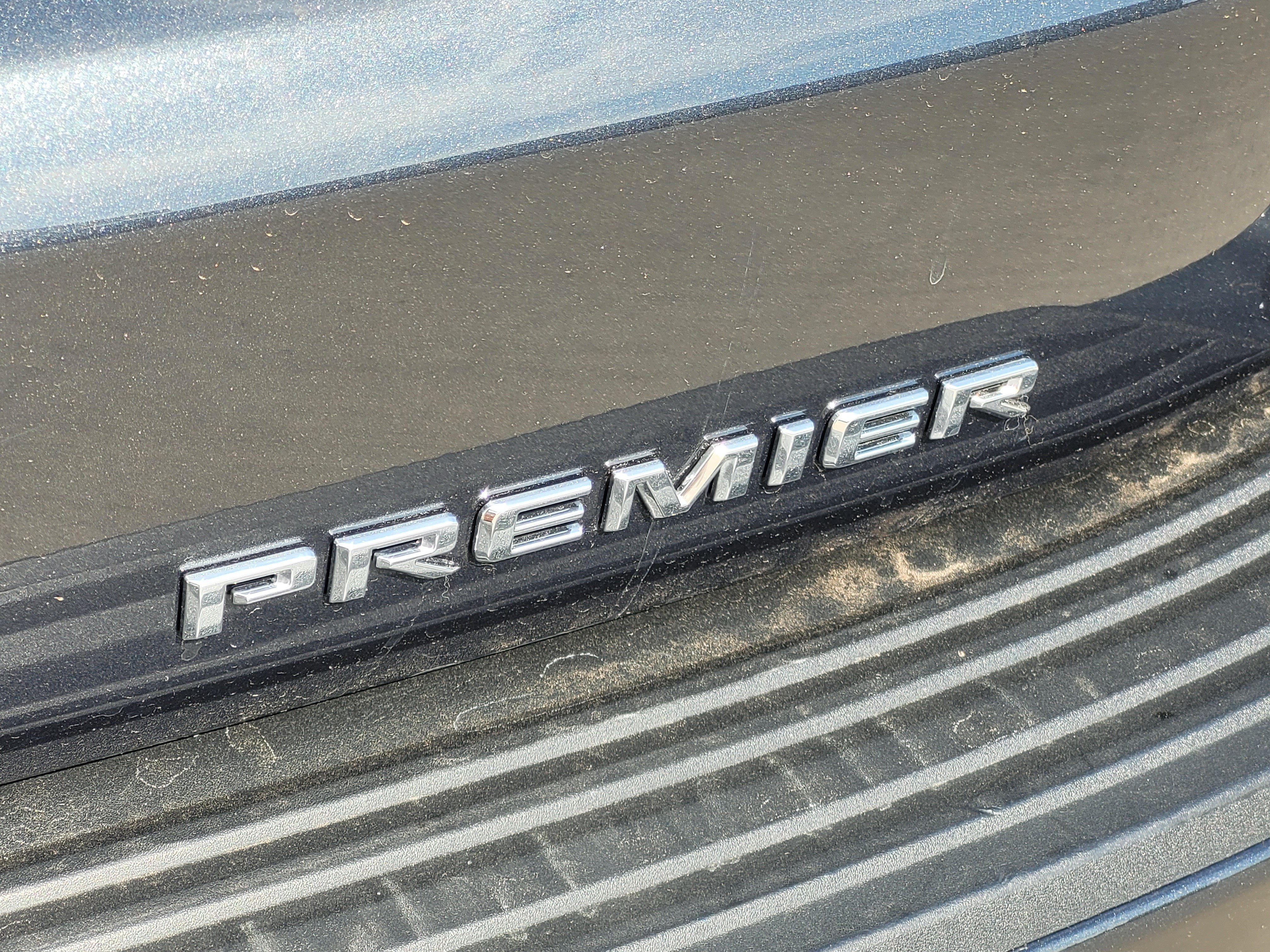 Used 2022 Chevrolet Suburban Premier AWD/4WD image 8