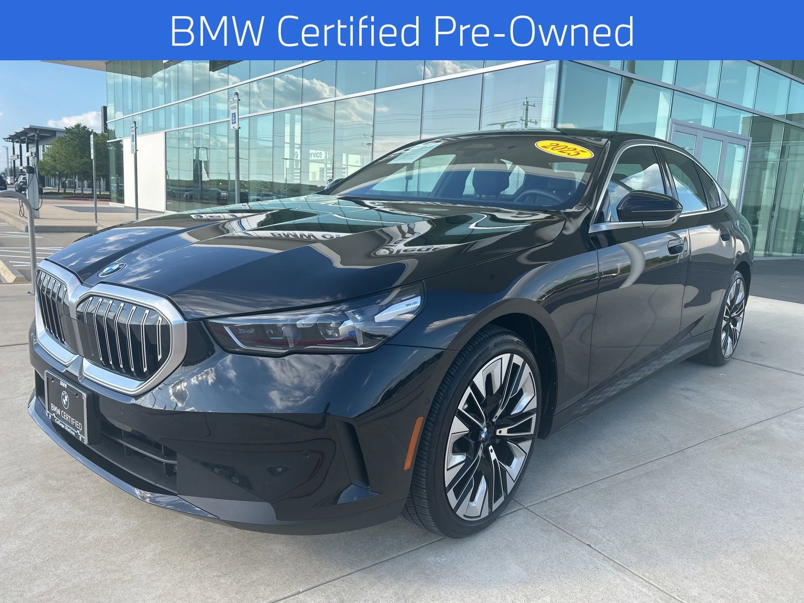 Certified 2025 BMW 530i xDrive image 1