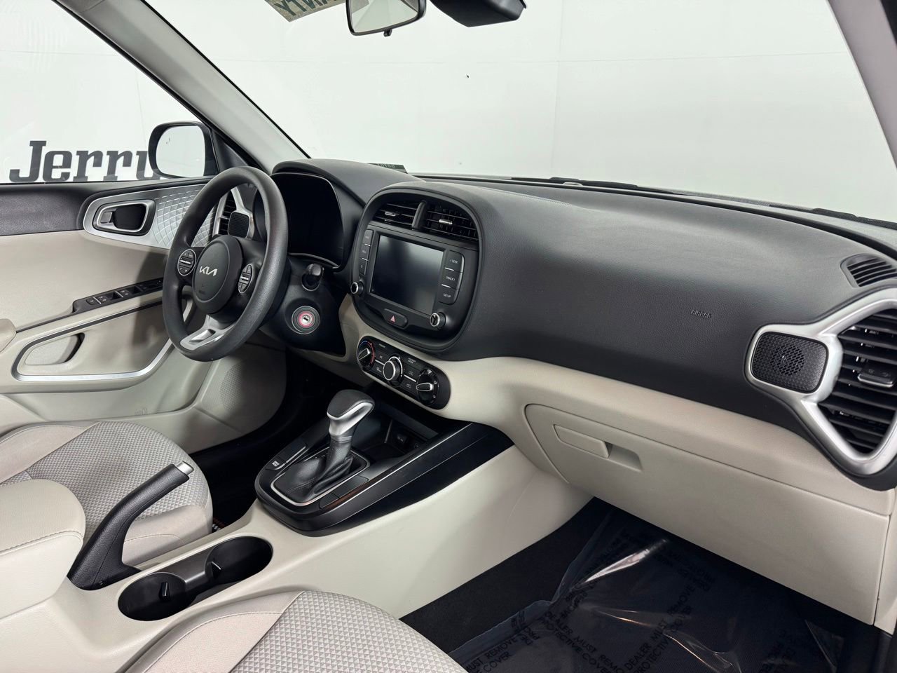 Used 2025 Kia Soul LX w/ LX Technology Package FWD image 30