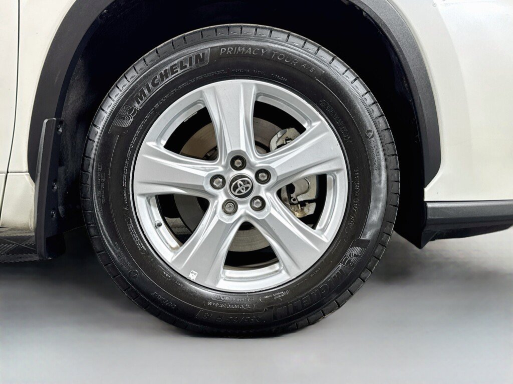 Used 2020 Toyota Highlander LE AWD/4WD image 43