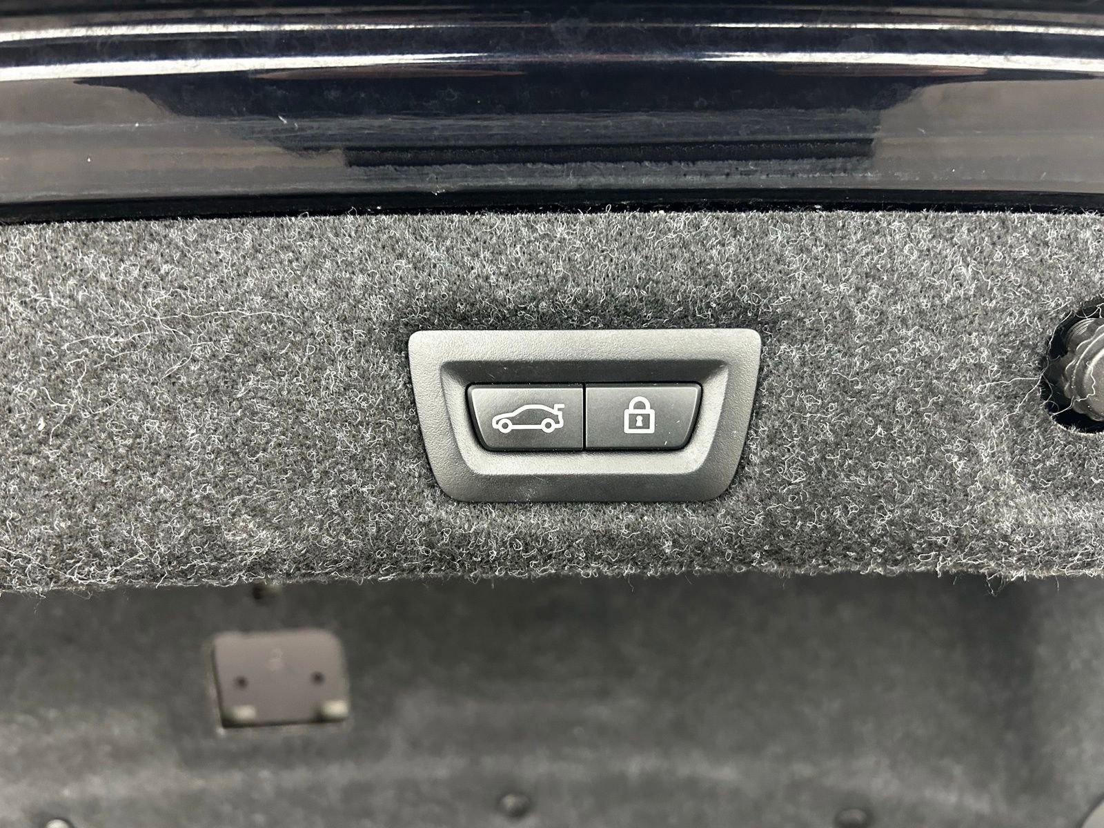 Used 2021 BMW M550i xDrive w/ Executive Package image 38