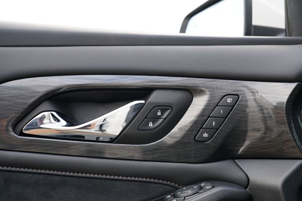 Used 2023 Chevrolet Traverse High Country w/ LPO, Floor Liner Package image 17