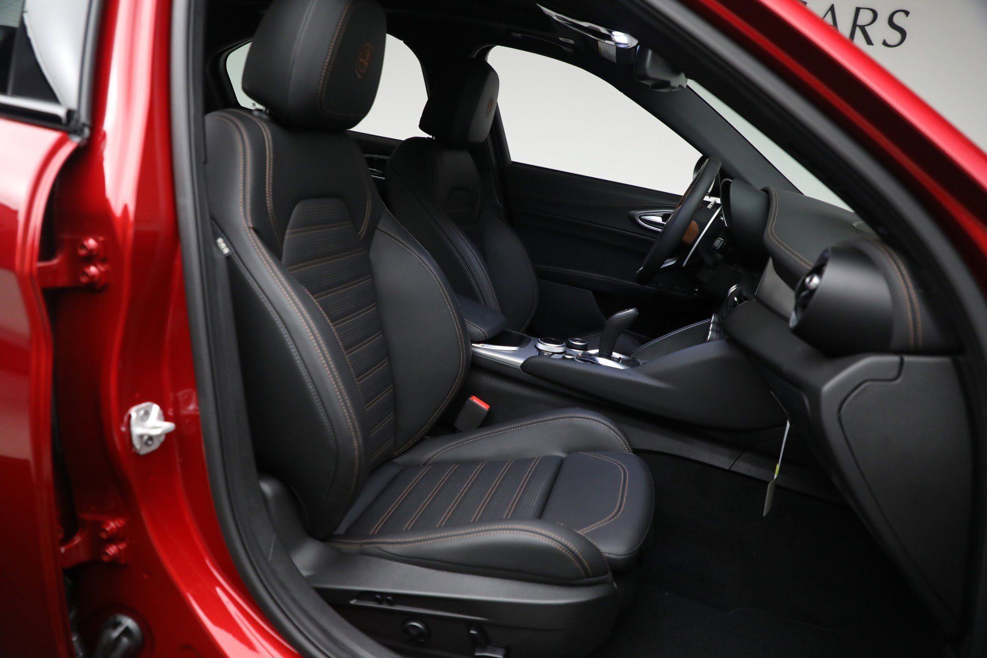 New 2025 Alfa Romeo Giulia AWD w/ Driving Assist Package image 17