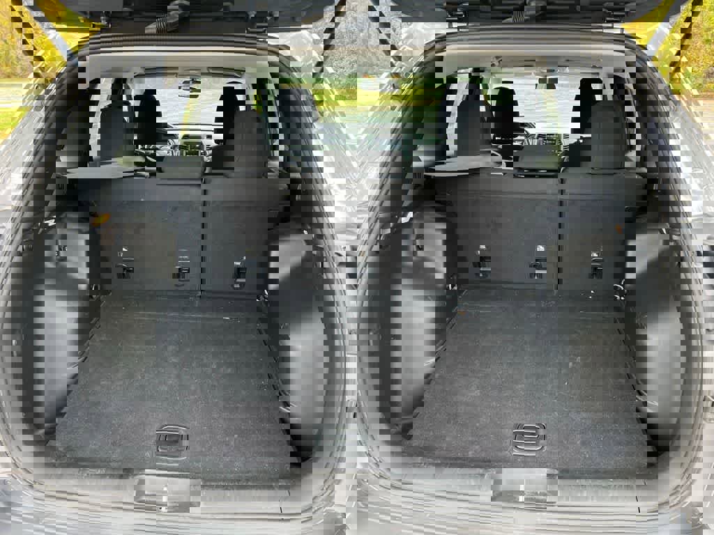 Used 2019 Jeep Cherokee Latitude w/ Cold Weather Group image 16