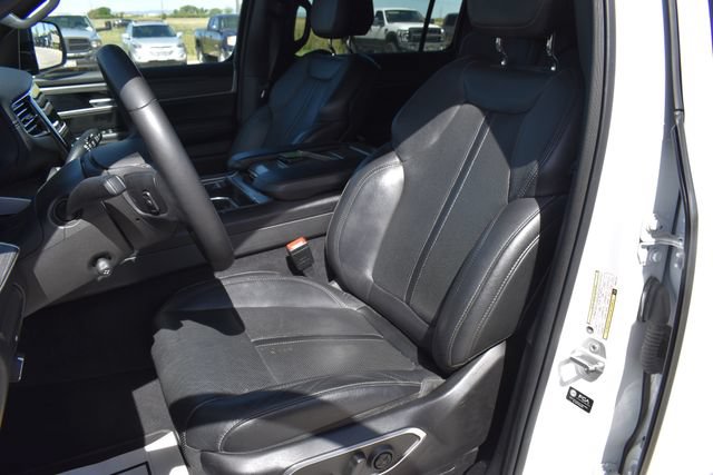 Used 2023 Jeep Wagoneer L Series II AWD/4WD image 13
