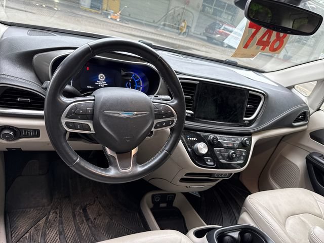 Used 2021 Chrysler Pacifica Touring-L FWD image 18