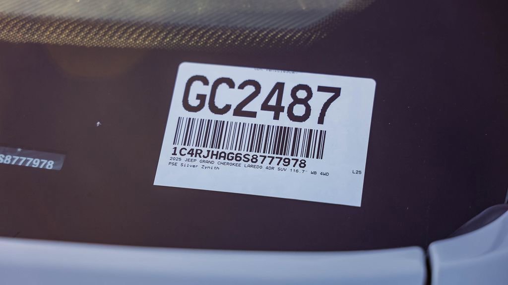 New 2025 Jeep Grand Cherokee Altitude image 29