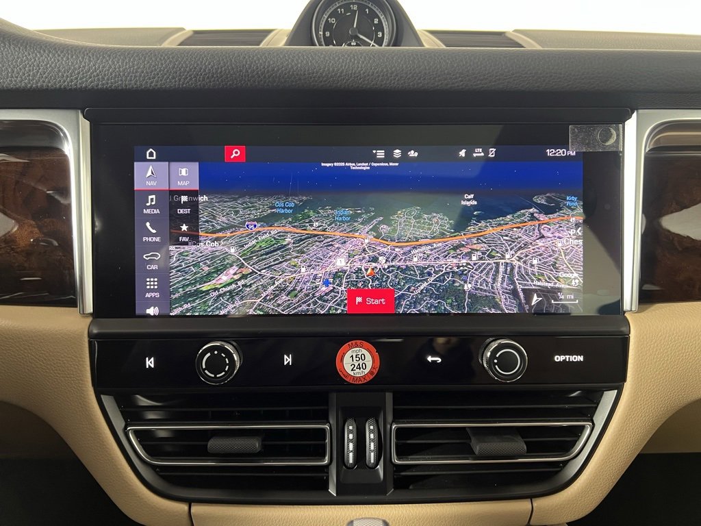 Certified 2025 Porsche Macan image 28