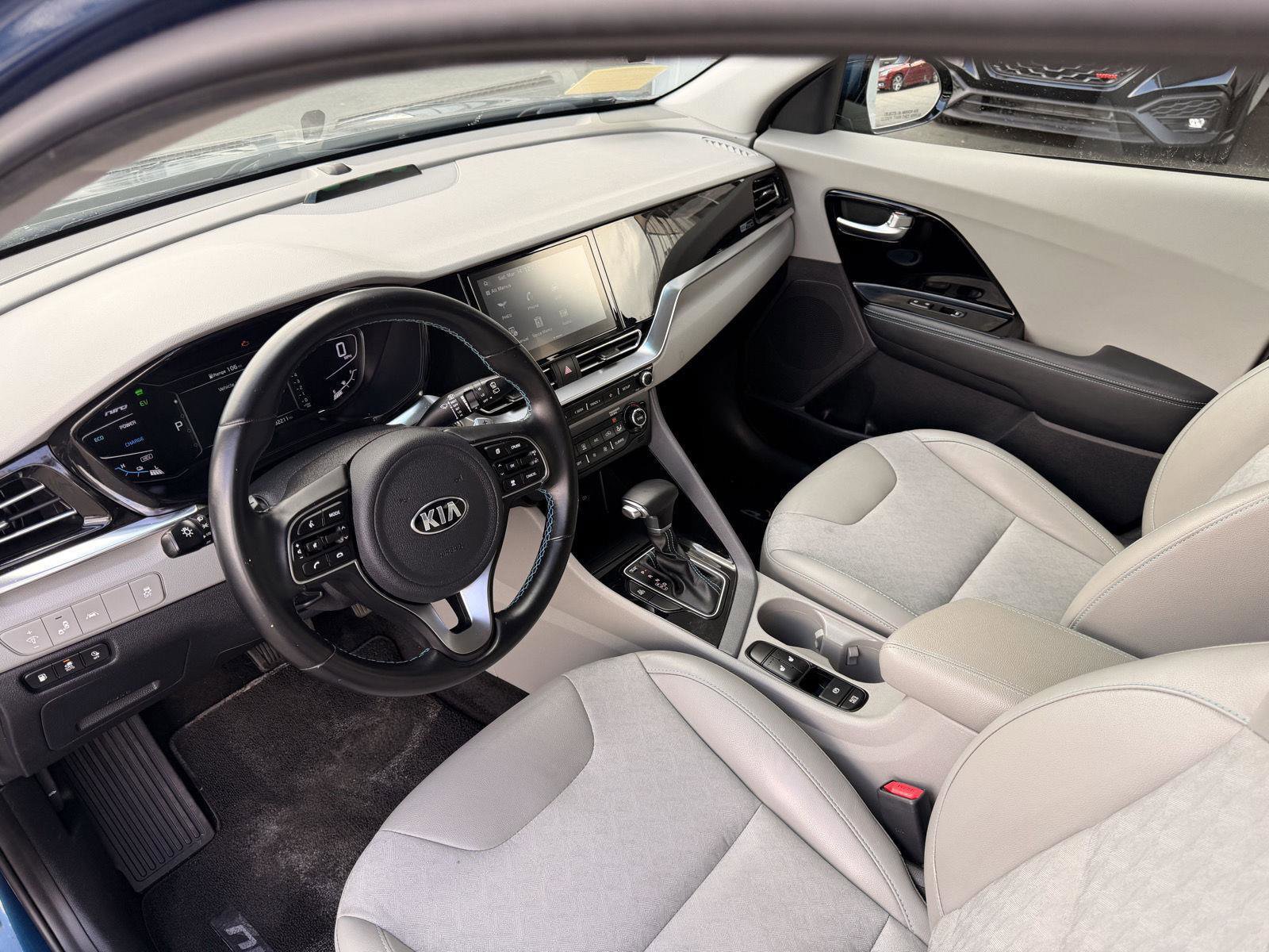 Used 2020 Kia Niro EX image 13