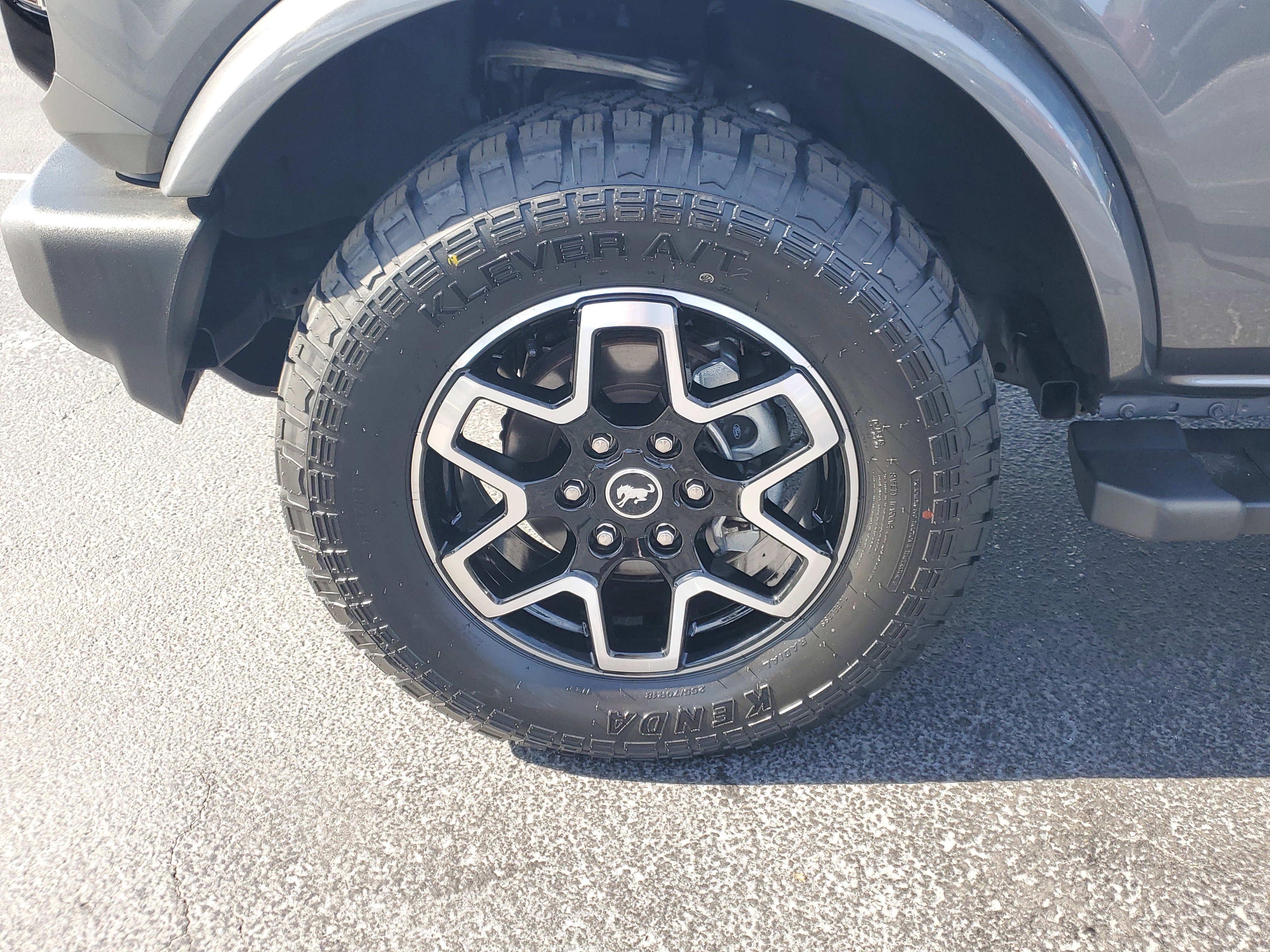 Used 2023 Ford Bronco Outer Banks image 5