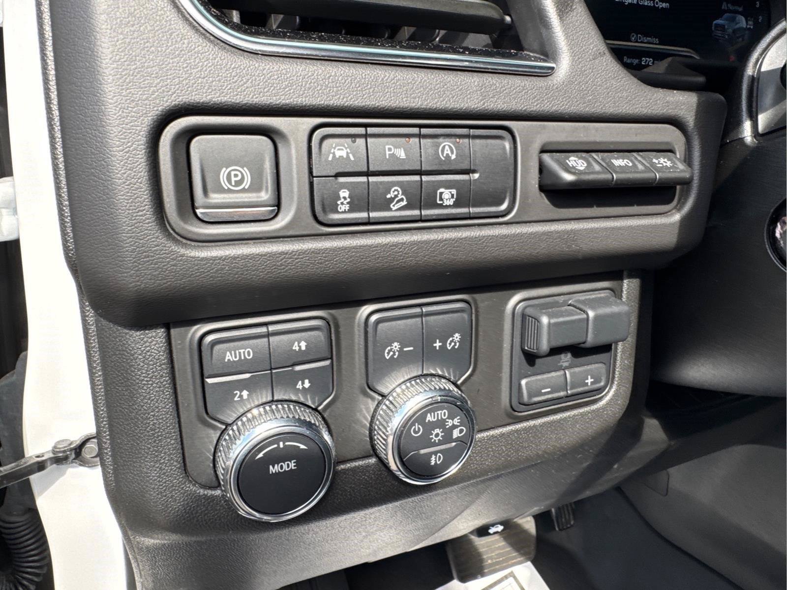 Used 2024 GMC Yukon AT4 w/ Technology Package AWD/4WD image 23