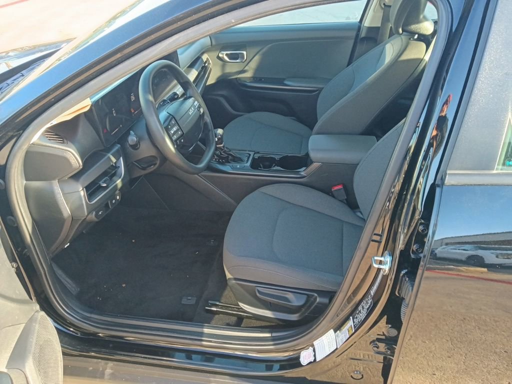 Used 2025 Kia K4 LXS image 10