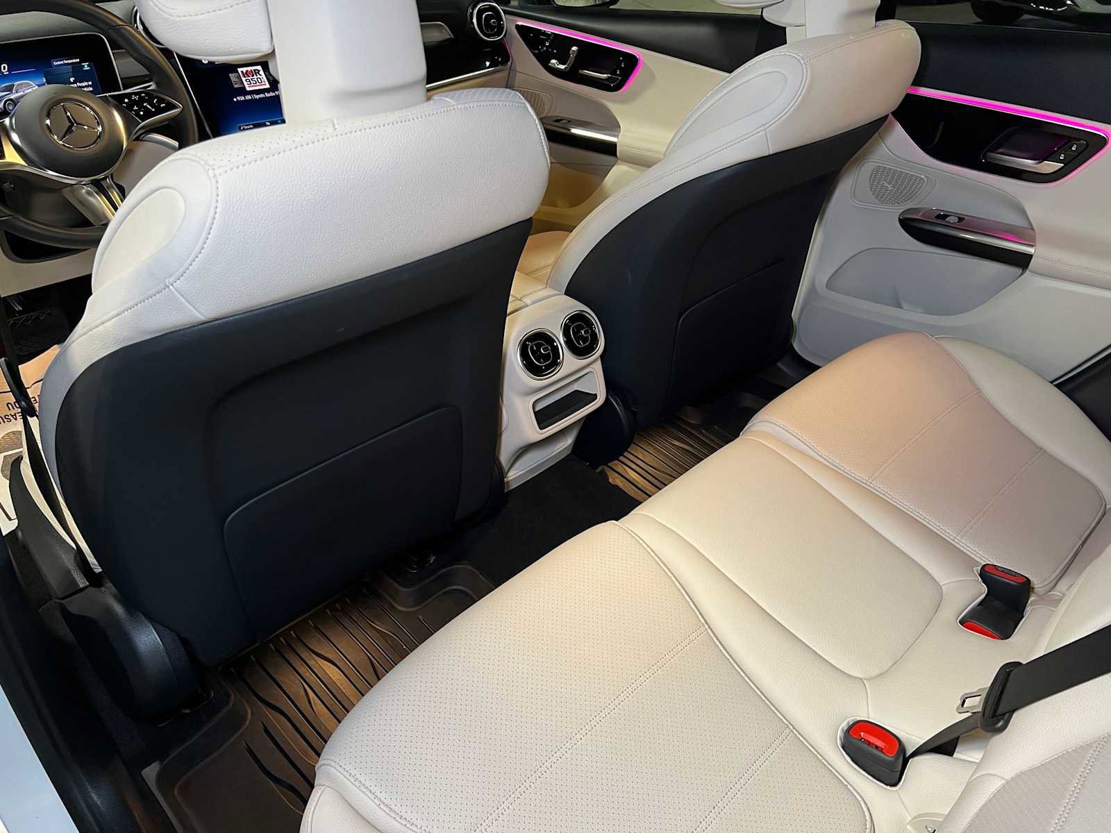 Used 2025 Mercedes-Benz GLC 300 4MATIC image 19