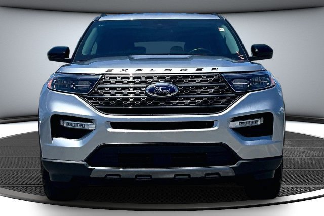 Used 2023 Ford Explorer XLT w/ Equipment Group 202A AWD/4WD image 2