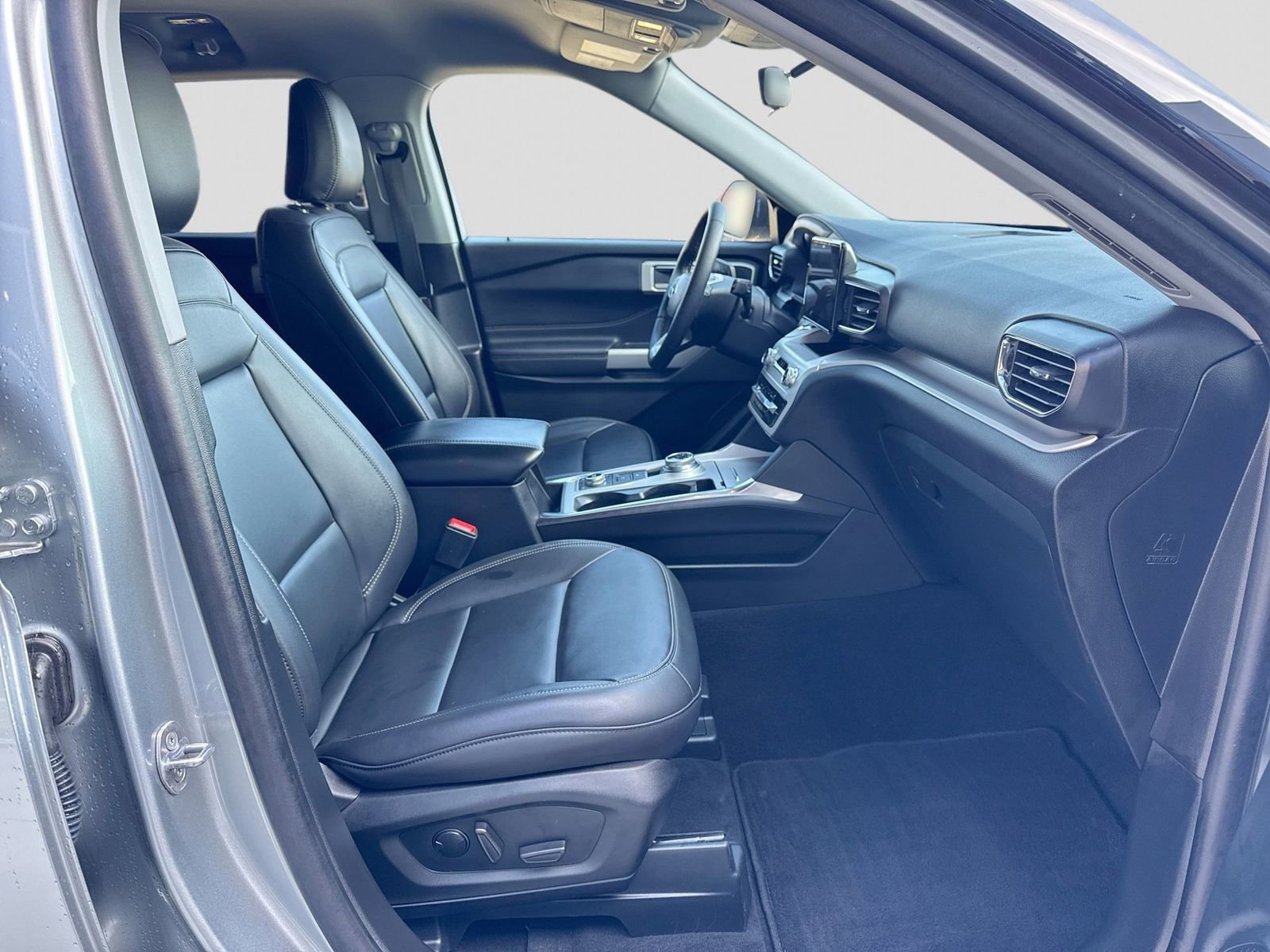 Certified 2024 Ford Explorer XLT w/ Equipment Group 202A image 7