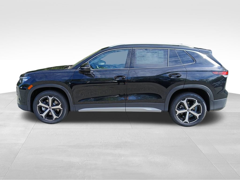 New 2025 Volkswagen Tiguan SE image 2