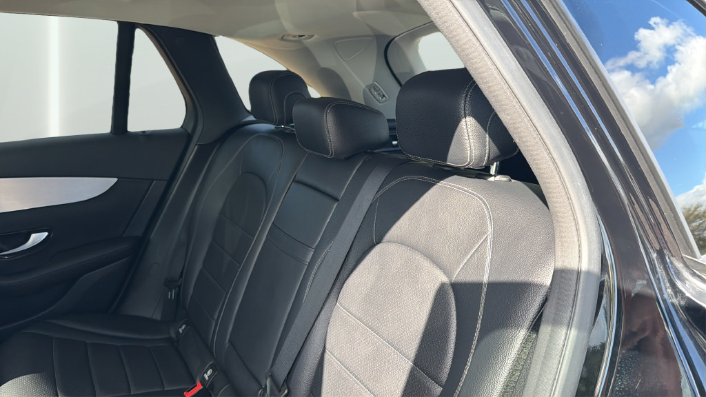 Used 2020 Mercedes-Benz GLC 300 4MATIC image 24