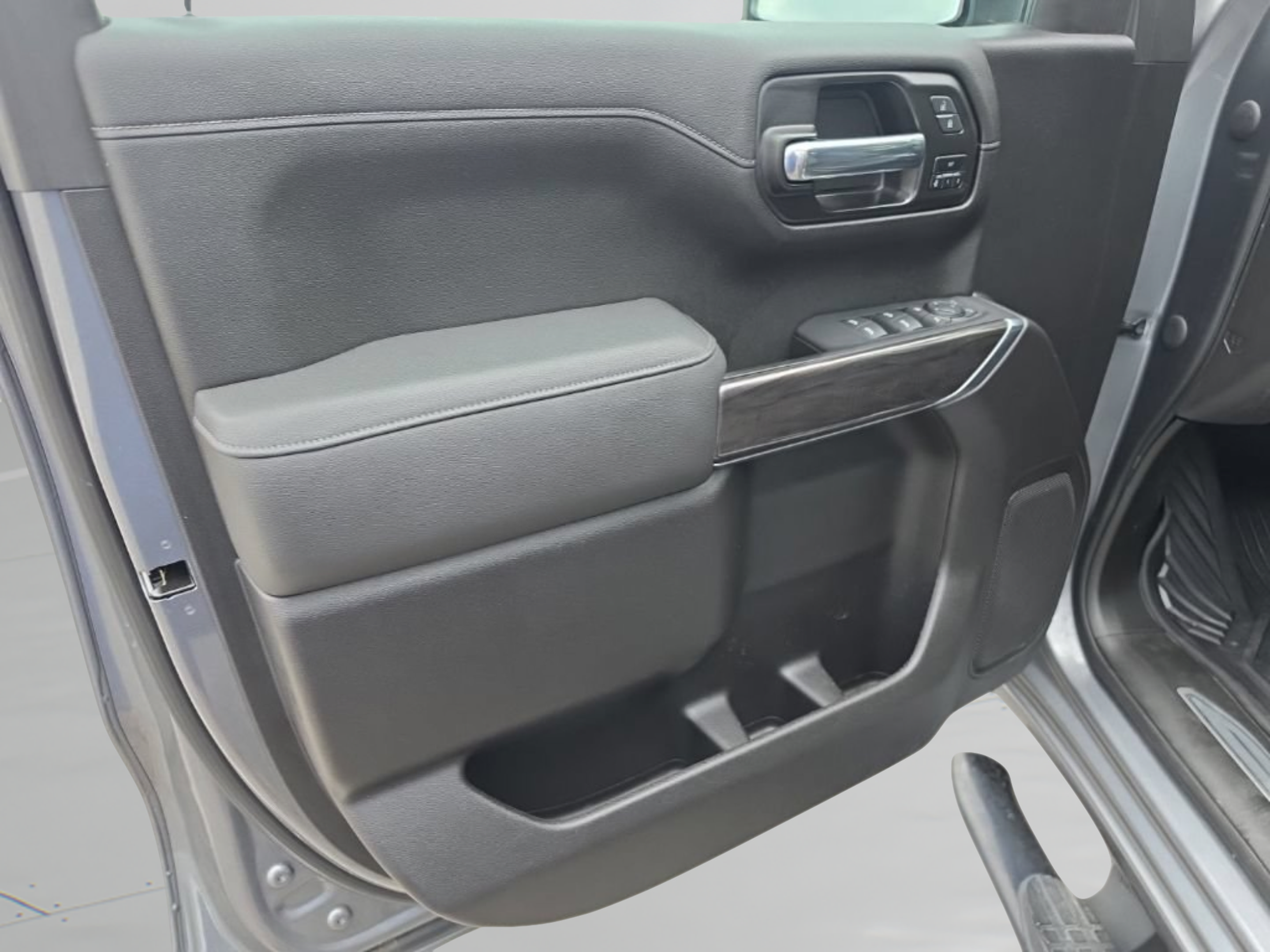 Used 2021 Chevrolet Silverado 1500 LTZ AWD/4WD image 18