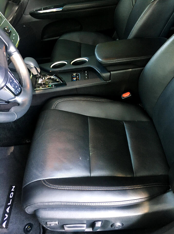 Used 2018 Toyota Avalon XLE Premium image 11