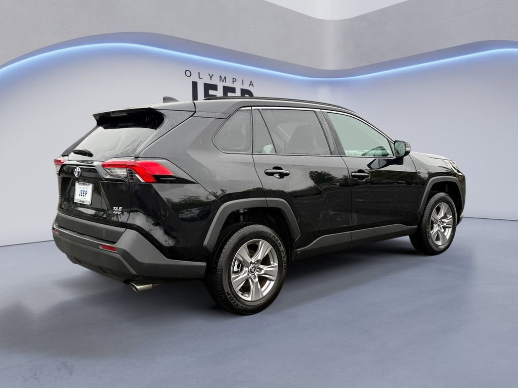 Used 2025 Toyota RAV4 XLE w/ Convenience Package image 5