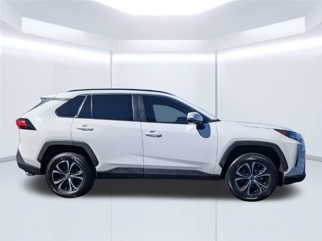 Certified 2020 Toyota RAV4 LE FWD image 4