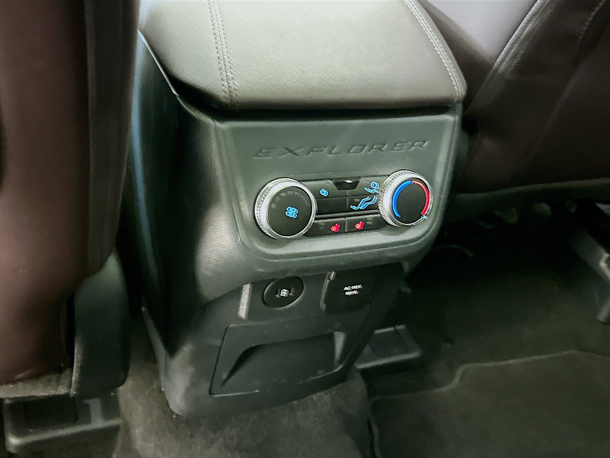 Used 2025 Ford Explorer Platinum w/ LUX Leather Package AWD/4WD image 29