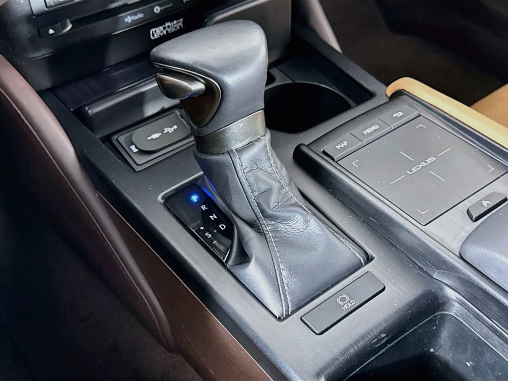 Used 2019 Lexus ES 350 Ultra Luxury w/ Accessory Package 2 FWD image 17