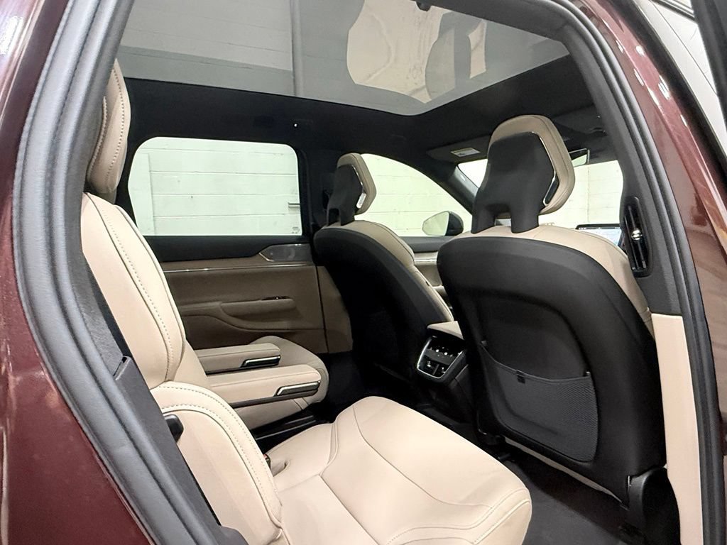 Used 2025 Volvo EX90 Ultra AWD/4WD image 43