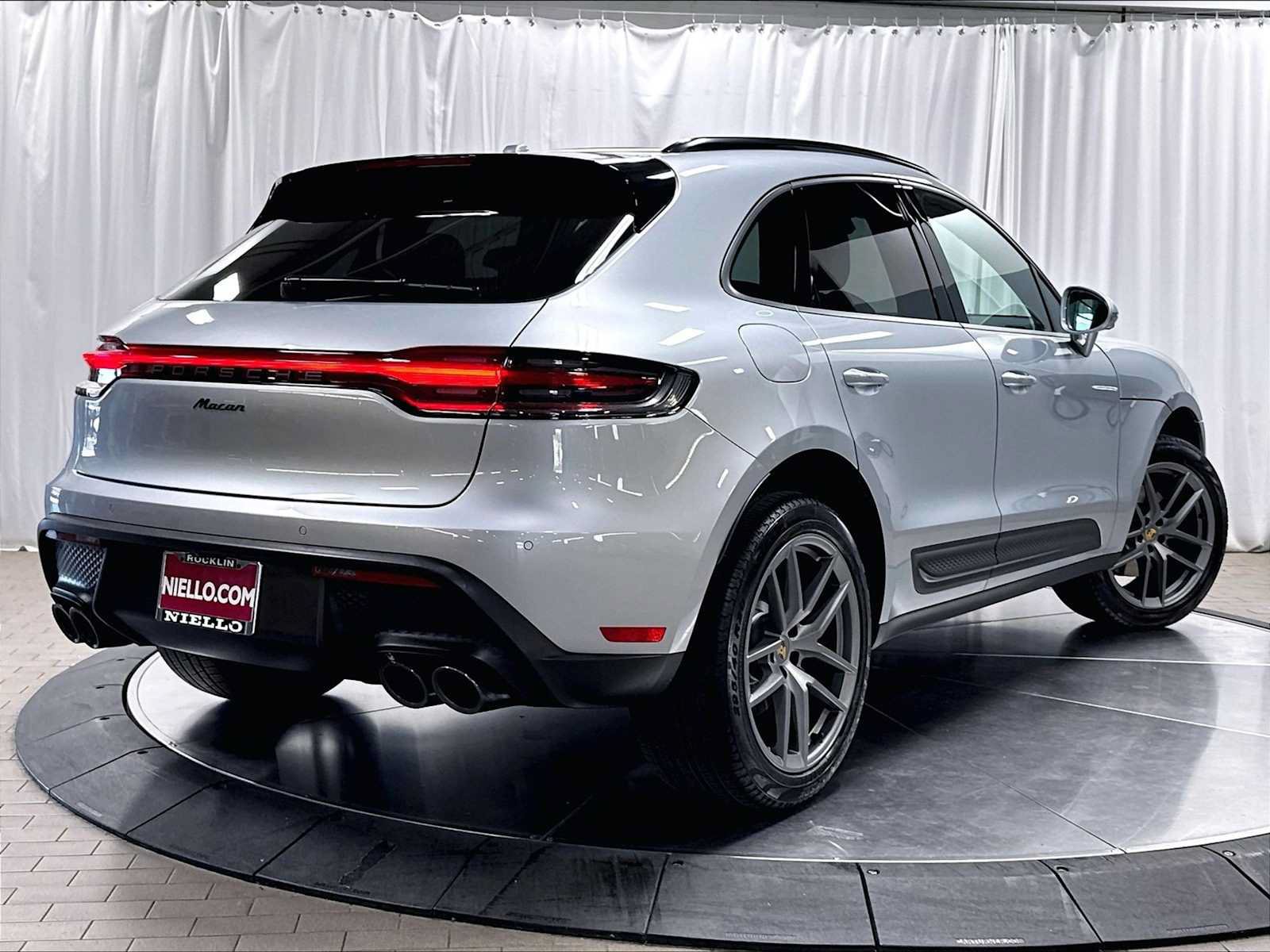 Used 2026 Porsche Macan AWD/4WD image 9