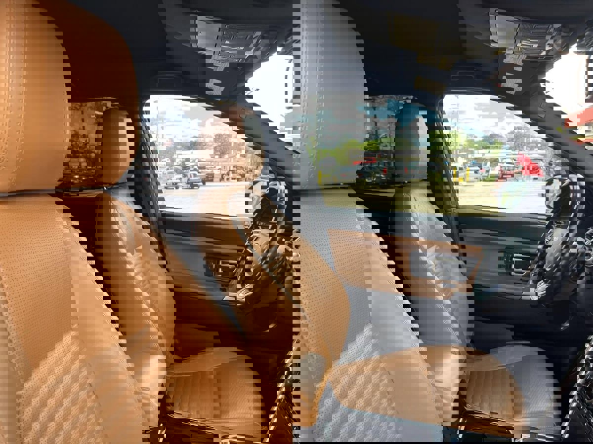 Used 2018 Land Rover Discovery Sport HSE Luxury AWD/4WD image 35