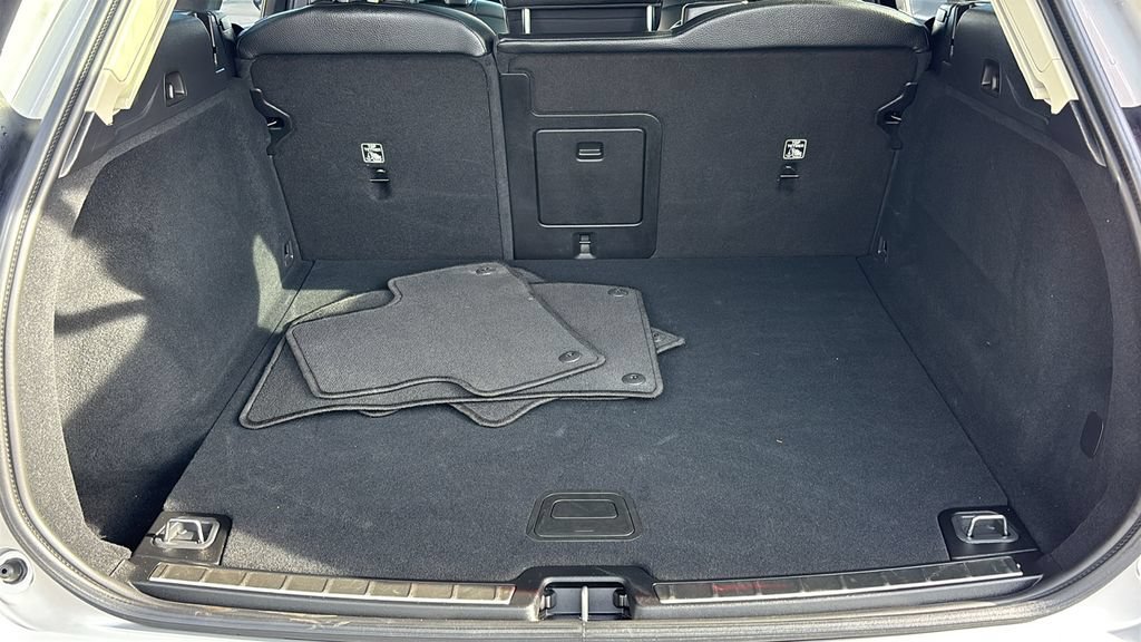 Certified 2025 Volvo XC60 B5 Plus AWD/4WD image 30