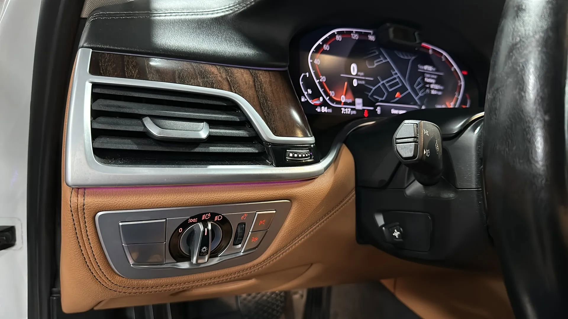 Used 2020 BMW 750i xDrive w/ Executive Package image 32