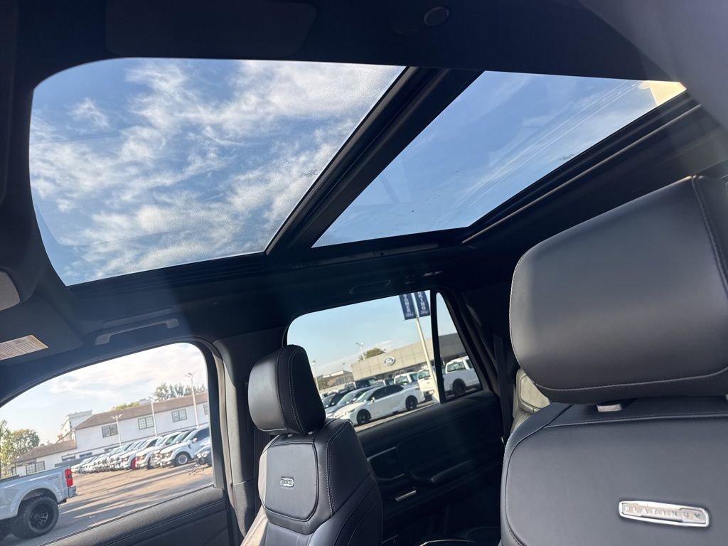 Used 2025 Ford Expedition Platinum w/ Stealth Performance Package AWD/4WD image 19